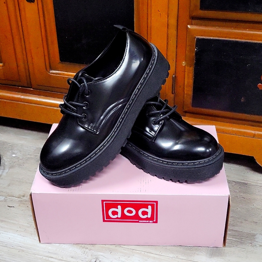 Pop Unity Loafer- NIB Sz 9.5 M Black